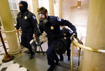 Congreso de EEUU suspende debate de conteo de votos por irrupci&oacute;n de manifestantes