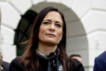 Jefa de gabinete de Melania Trump, Stephanie Grisham, presenta renuncia tras manifestaciones en Capitolio