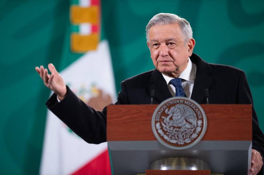 AMLO hace un llamado a médicos que no atienden COVID-19 a esperar su turno por la vacuna