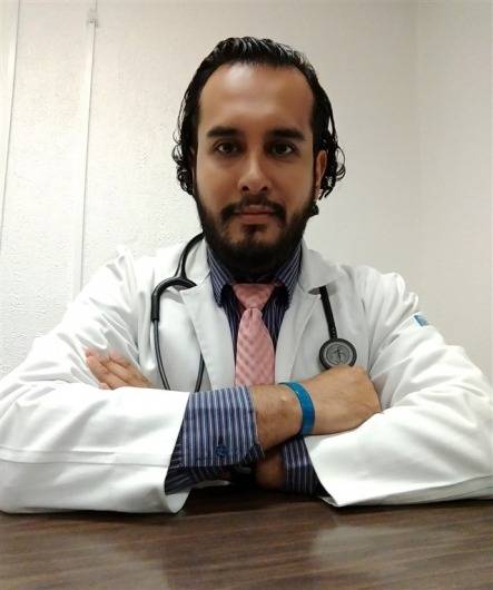 “Médicos privados deben ser censados para vacunarlos”: Alfredo Nava, médico internista