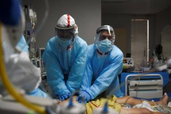 EEUU registra nuevo r&eacute;cord de muertes diarias por COVID-19