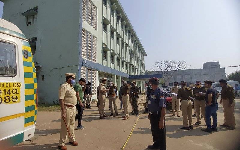 Al menos 10 beb&eacute;s muertos tras incendio en hospital de la India