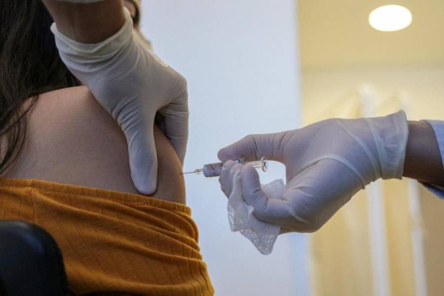 China ofrecerá vacunas sin costo para covid-19