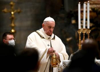 Por COVID-19, muere m&eacute;dico personal del papa Francisco