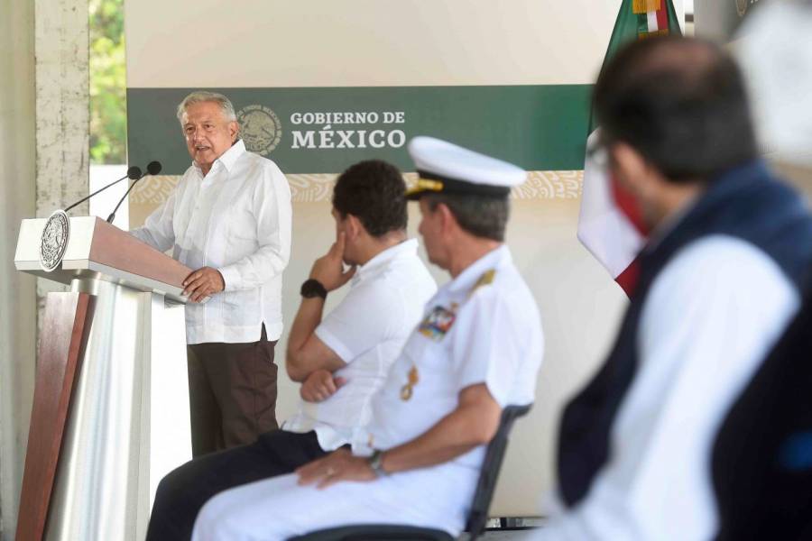 AMLO: Que la Marina se haga cargo de los puertos “no es militarizar”