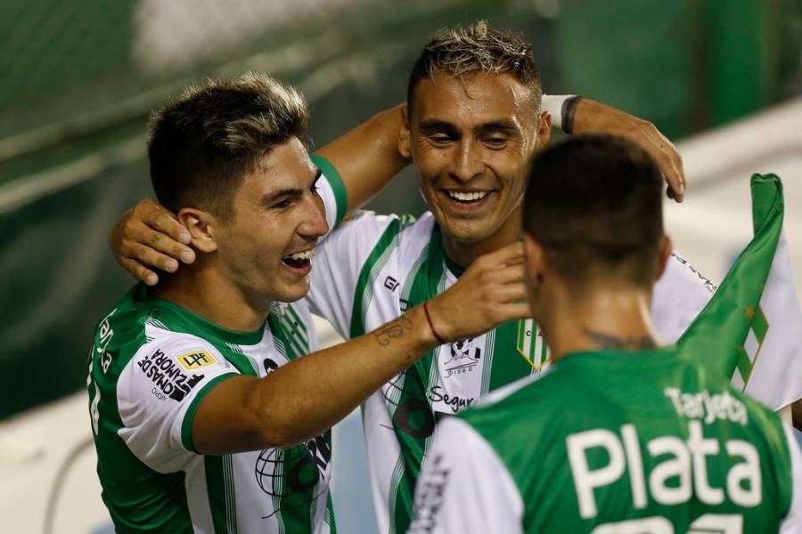 Banfield goleó a San Lorenzo y se enfrentará en la final ante el Boca Junior