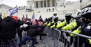 La polic&iacute;a investiga agentes que acudieron a disturbios en Washington, estando fuera de servicio
