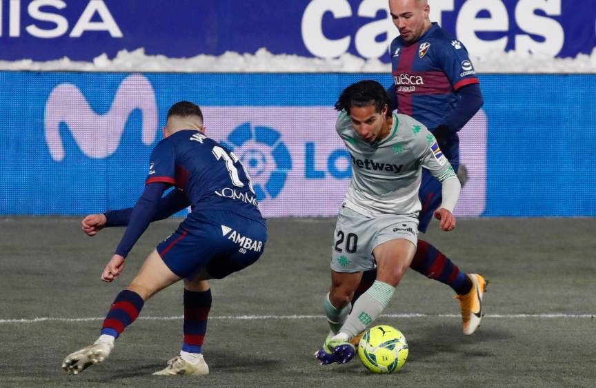 Diego Lainez titular en la victoria del Betis sobre el Huesca