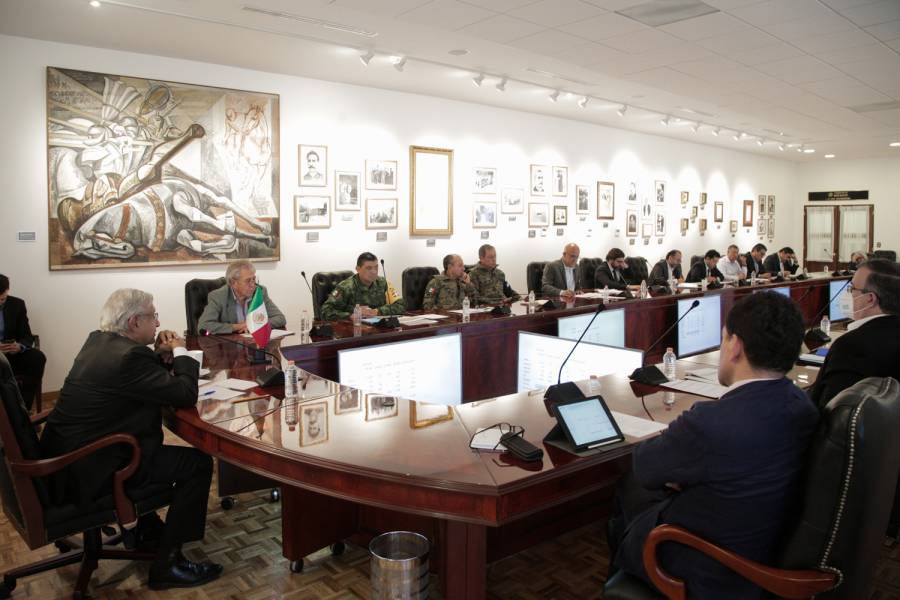 Se reúne AMLO con gabinete para ver integración de autónomos a gobierno