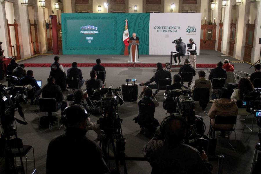 Convoca AMLO a población a opinar sobre “censura” de INE contra “mañaneras”
