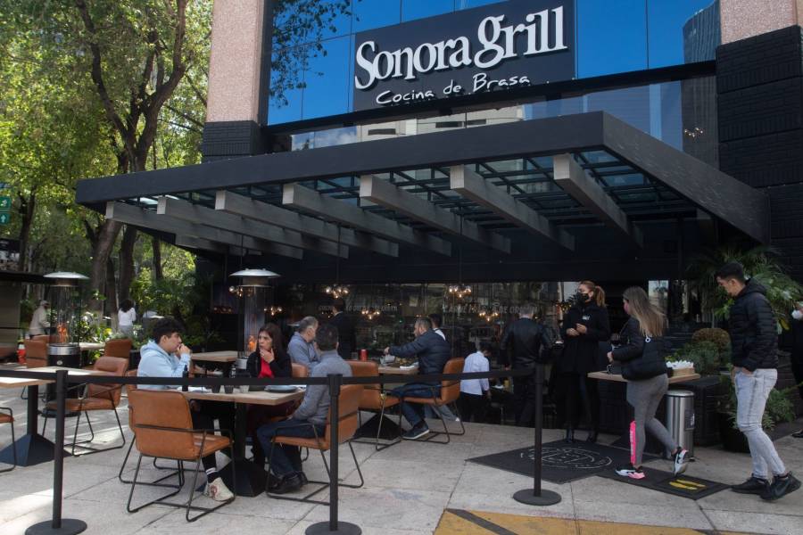 Pese a Semáforo Rojo, INVEA encuentra cuatro restaurantes con clientes en su interior