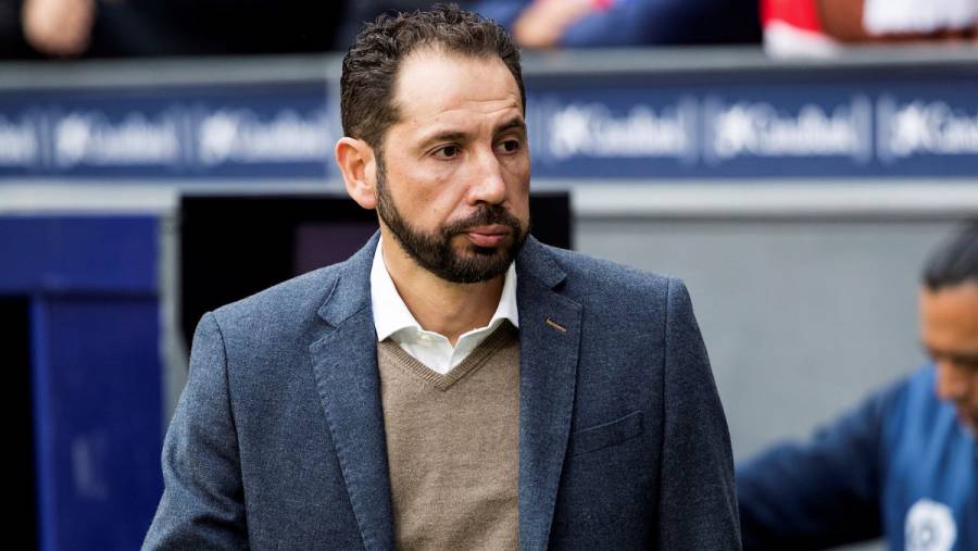 El Alavés y el Huesca, de la Liga española, despiden a sus entrenadores