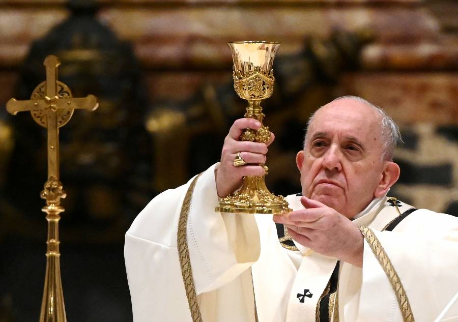 Papa Francisco recibe vacuna contra COVID-19 en el Vaticano