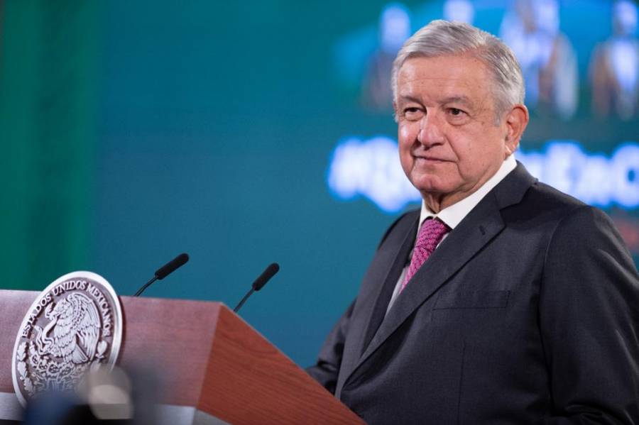 AMLO critica a redes sociales por censurar y lucrar con datos personales; llama a la regulación