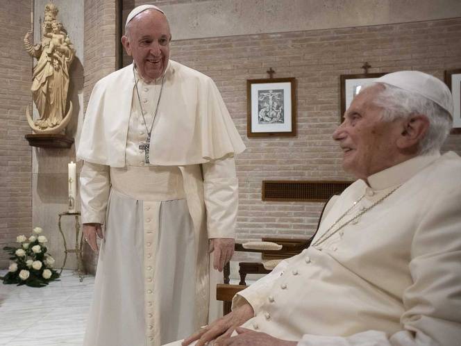 Vacunan al papa Francisco y a Benedicto XVI en el Vaticano