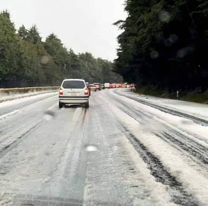 Lluvia en la CDMX deja encharcamientos y calles con granizo