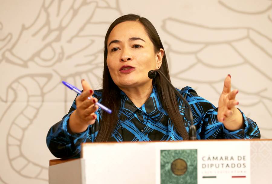 Vacunar primero a servidores de la nación ratifica uso político y electoral, acusa PRD