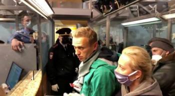 Alexei Navalny es detenido tras aterrizar en aeropuerto de Rusia