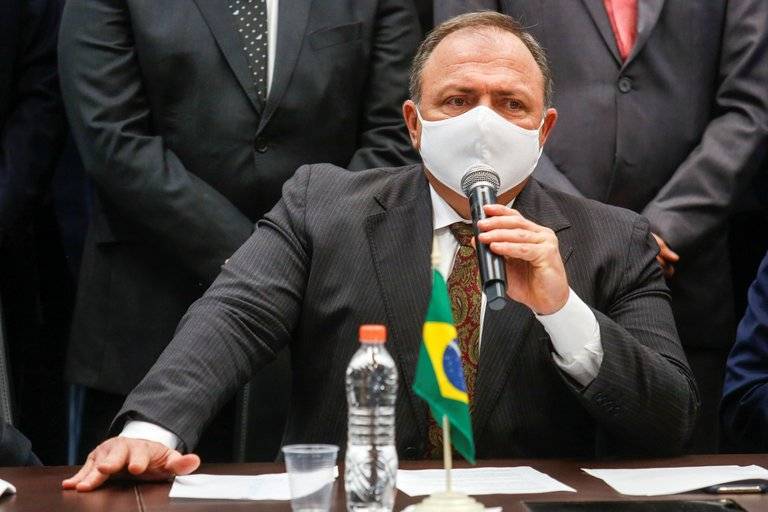 Inicia en Brasil campa&ntilde;a de vacunaci&oacute;n contra Covid