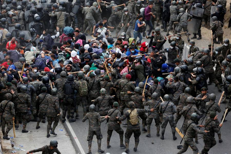 Fuerzas de Seguridad de Guatemala disuelven caravana de migrantes hondureños