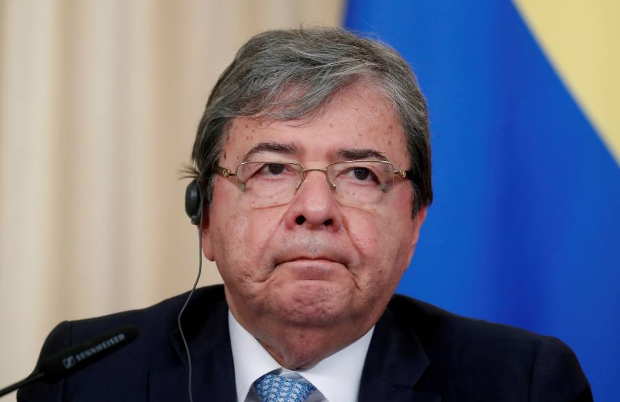 Ministro de Defensa de Colombia, hospitalizado en unidad de cuidados intensivos por COVID-19