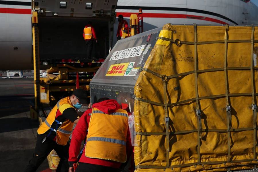 Llega a México mitad de lote de vacunas contra COVID-19 Pfizer