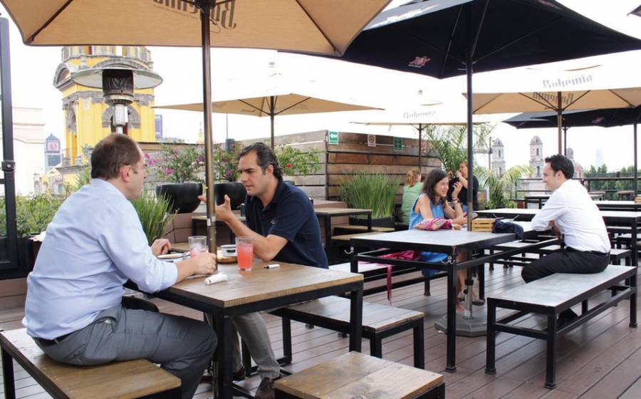 Analizan autoridades y restaurantes ampliación del horario de consumo