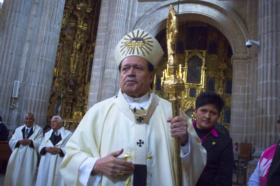 Dan extremaunción al Cardenal Norberto Rivera tras intubación por COVID-19
