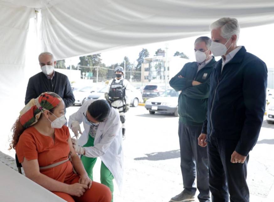 Continúa vacunación a personal de salud en el Edomex: Alfredo Del Mazo