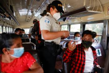 Guatemala env&iacute;a migrantes de vuelta a Honduras