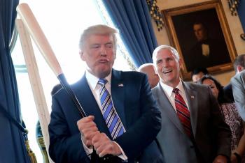 Trump reanuda vuelos con  pa&iacute;ses en el top de contagios