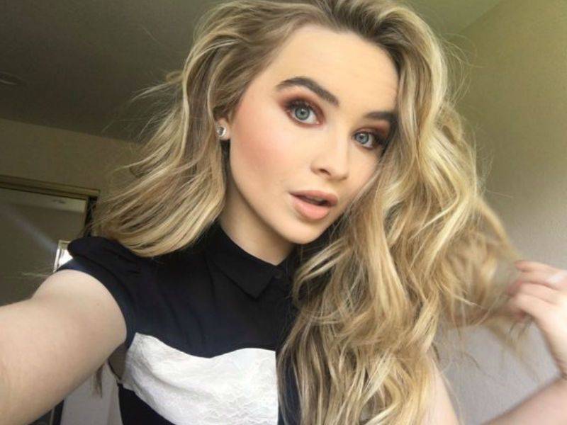 Sabrina Carpenter empieza el año estrenando su nuevo single “Skin”