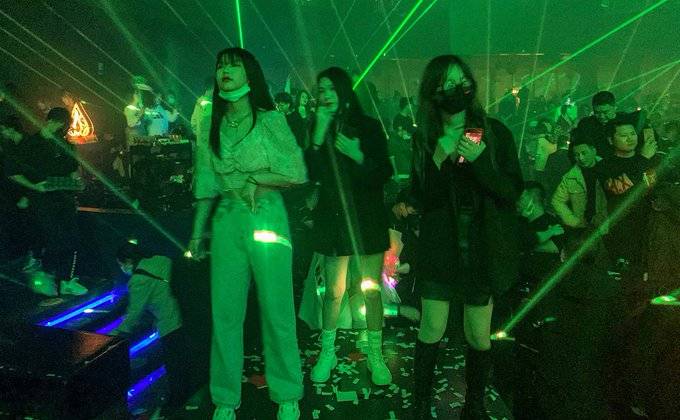 Pese a origen del Covid-19 en Wuhan, vuelve la vida nocturna