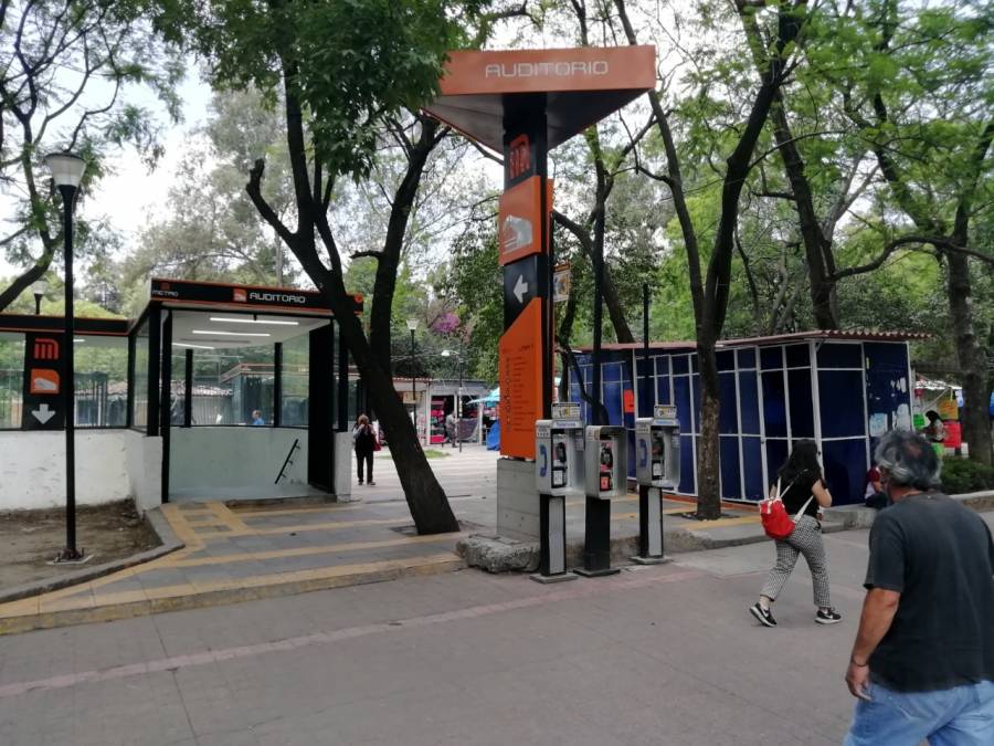 Historias en el Metro. Las rejas de Chapultepec - ContraRéplica - Noticias Historias en el Metro. Las rejas de Chapultepec - ContraRéplica - Noticias