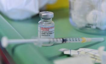 Italia demandar&aacute; a AstraZeneca  por reducir producci&oacute;n de vacunas
