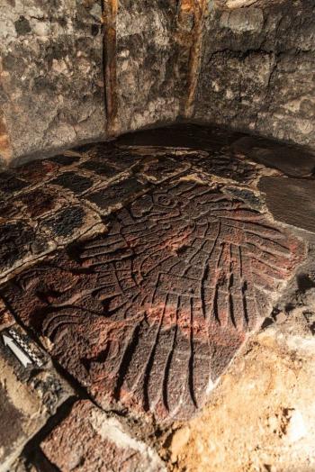 Nuevo descubrimiento, en Templo Mayor hallan bajorrelieve de un &aacute;guila real