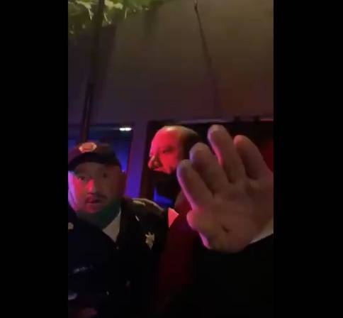 El llamado #LordMisZapatos rechaza cancelar fiesta y agrede a policías capitalinos