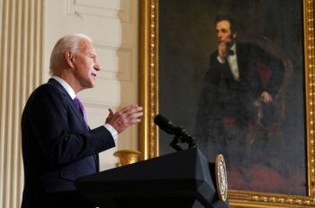 Biden quita a privados  gesti&oacute;n de c&aacute;rceles