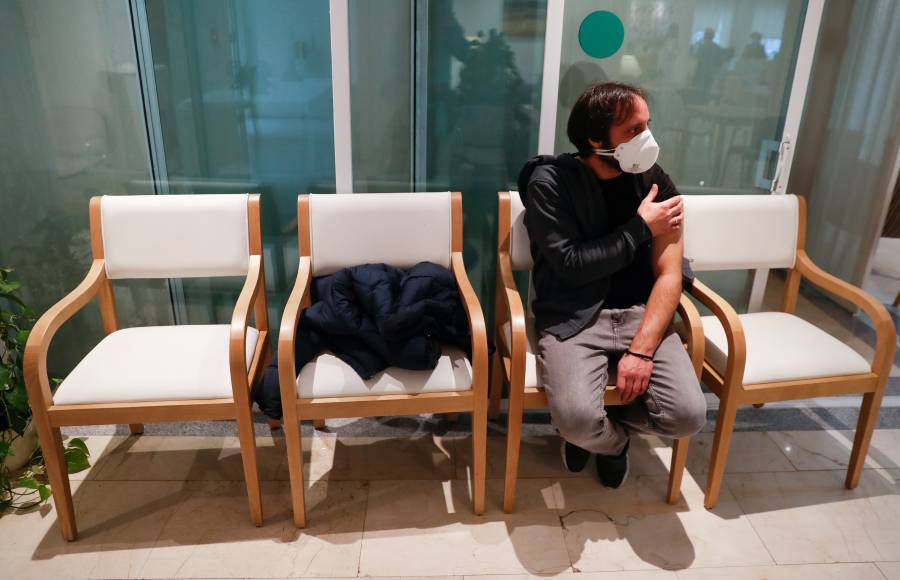 Madrid suspende inoculación por dos semanas