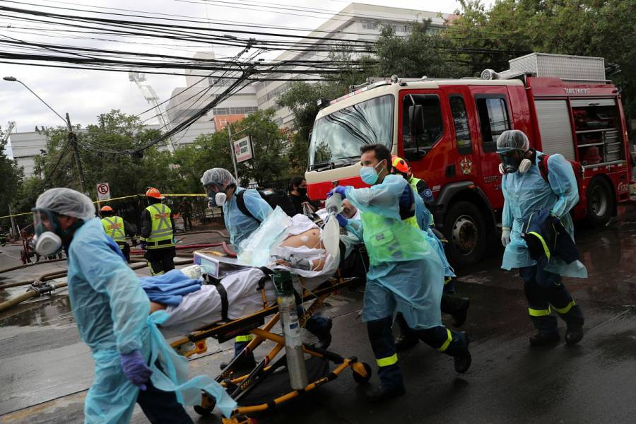 Reportan incendio en hospital de Chile; desalojan a pacientes con COVID-19
