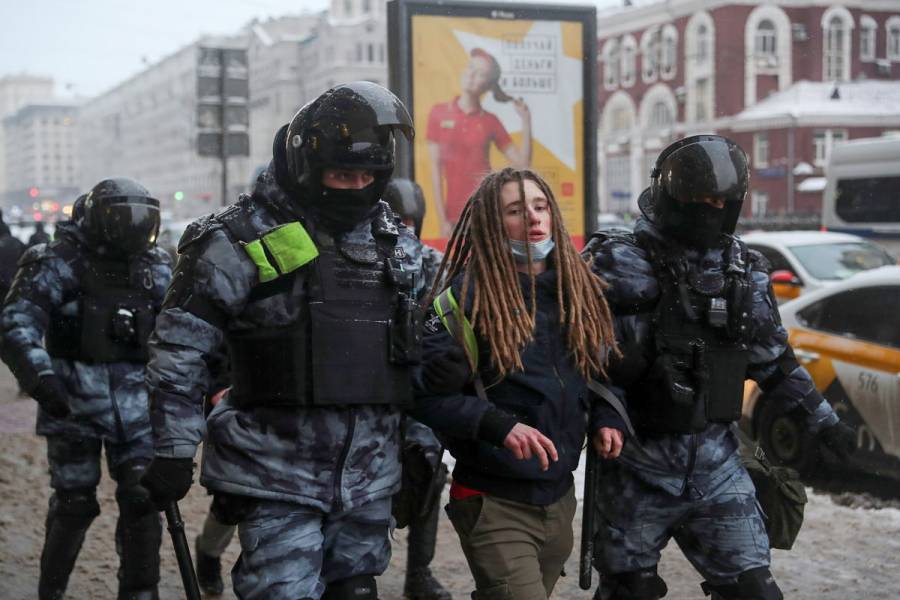 Rusia detiene a m&aacute;s de mil 600 personas durante protestas en apoyo a Navalny