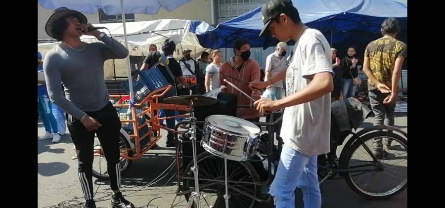 Llevan rock a tianguis sobre ruedas en Neza