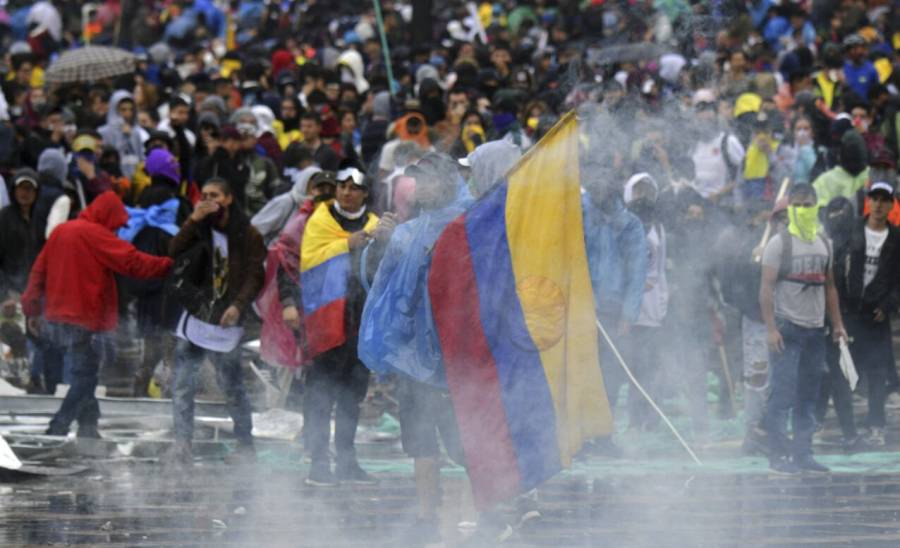 En pandemia, democracia  retrocede 70% en el mundo