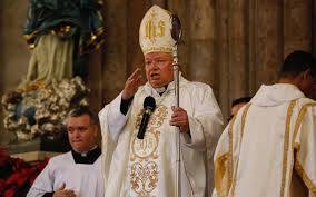 Hospitalizan al cardenal Juan Sandoval Íñiguez