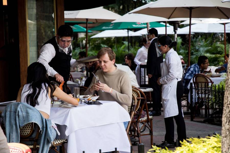 Amplían horarios de restaurantes en la CDMX hasta las 21:00 horas