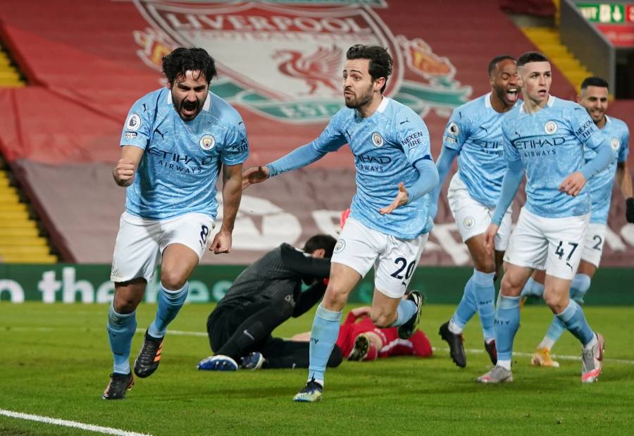 Manchester City golea al Liverpool y se acerca al título en la Premier League