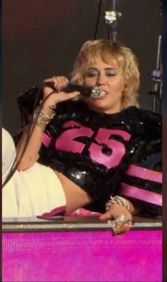 Miley Cyrus ofrece concierto en Tik Tok dedicado a trabajadores de la salud