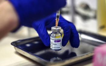 Sud&aacute;frica suspende uso de vacuna de AstraZeneca