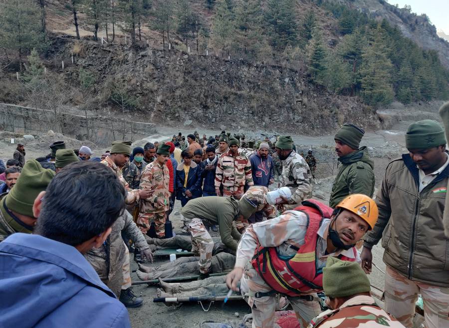 Se fractura glaciar en el Himalaya;  deja 9 muertos y 150 desaparecidos