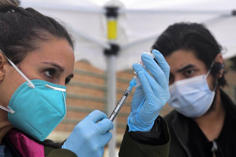 CDC: personas vacunadas no necesitan cuarentena tras exponerse al COVID